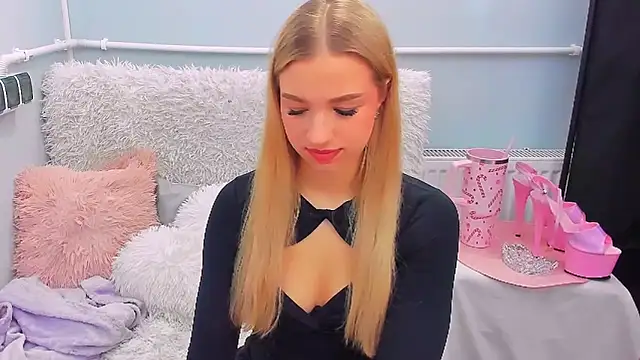 EvetteRose online show from February 8, 2026, 2:20 pm