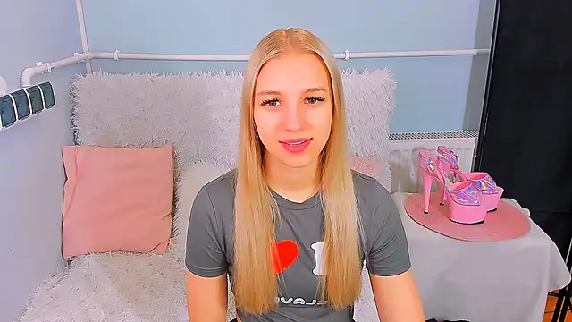 EvetteRose online show from March 16, 2026, 12:09 pm