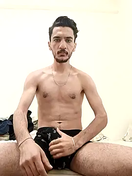 Snapshot of yolgezer073 chatting on May 25, 2026, 1:28 pm yolgezer073 online show from May 25, 2026, 1:28 pm