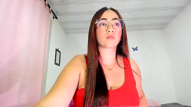 Snapshot of TamiDesire chatting on May 5, 2026, 7:11 pm TamiDesire online show from May 5, 2026, 7:11 pm