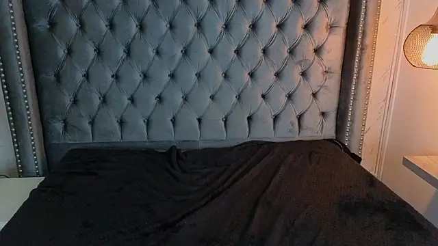 Anya Belth online show from April 21, 2026, 1:42 am