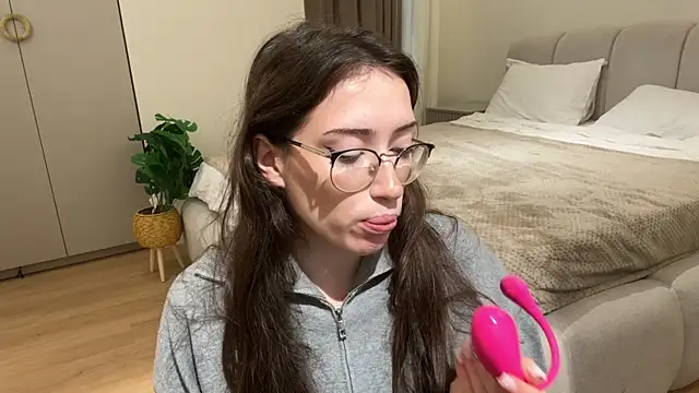 Kelly Berry   online show from September 29, 2025, 8:30 am