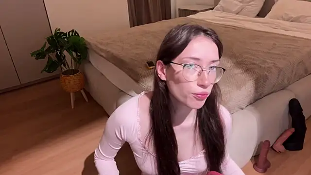 Kelly Berry   online show from October 16, 2025, 11:44 am