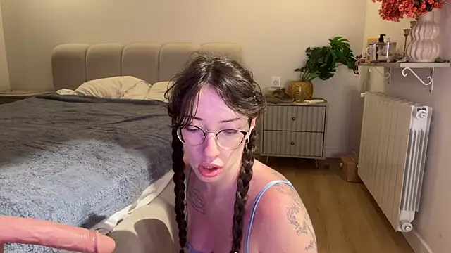 Snapshot of Kelly_Berry__ chatting on June 25, 2026, 6:23 pm Kelly Berry online show from June 25, 2026, 6:23 pm