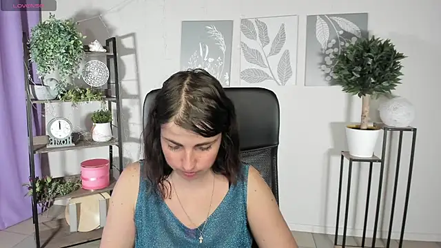 Snapshot of MartaEdams chatting on June 19, 2026, 5:12 am MartaEdams online show from June 19, 2026, 5:12 am