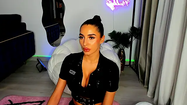 SluttyMaddy online show from March 6, 2026, 7:43 pm