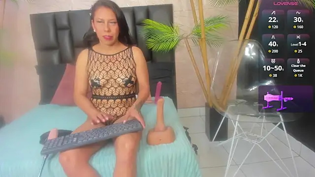 karlarusso online show from September 15, 2025, 8:31 pm