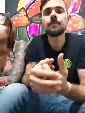 parejajuguetona420 online show from November 23, 2025, 3:17 am