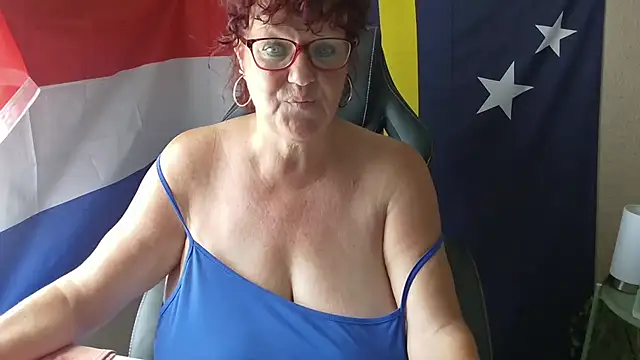 Snapshot of -Curvy- chatting on June 22, 2026, 9:06 am -Curvy- online show from June 22, 2026, 9:06 am