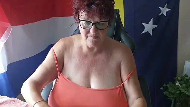 Snapshot of -Curvy- chatting on June 23, 2026, 8:45 am -Curvy- online show from June 23, 2026, 8:45 am