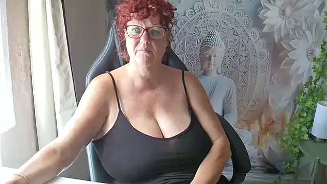 Snapshot of -Curvy- chatting on July 29, 2026, 9:29 am -Curvy- online show from July 29, 2026, 9:29 am