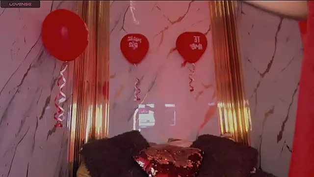 eimy skinny  online show from February 15, 2026, 12:47 pm