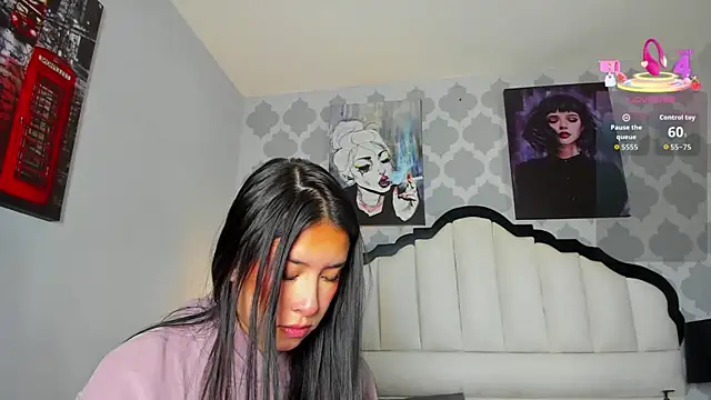 SarahMiler  online show from November 4, 2025, 7:46 pm