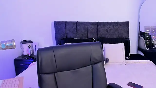 Taylormaxwell online show from April 18, 2026, 8:31 pm