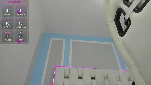 elenacooper1 online show from November 20, 2025, 7:13 pm