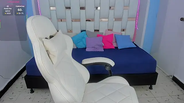 elenacooper1 online show from November 21, 2025, 6:28 pm