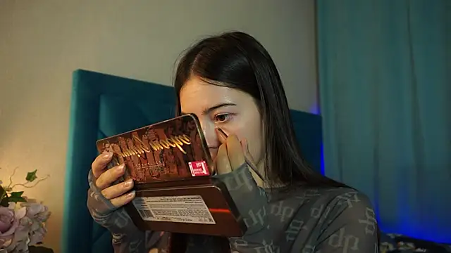 ywixos online show from September 21, 2025, 1:13 pm