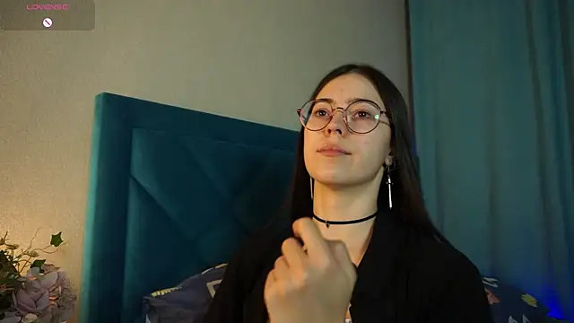 ywixos online show from October 9, 2025, 1:20 pm