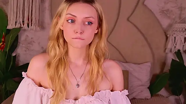 CindyFors online show from September 15, 2025, 9:04 pm