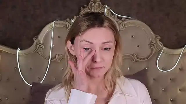 CindyFors online show from October 16, 2025, 9:05 pm