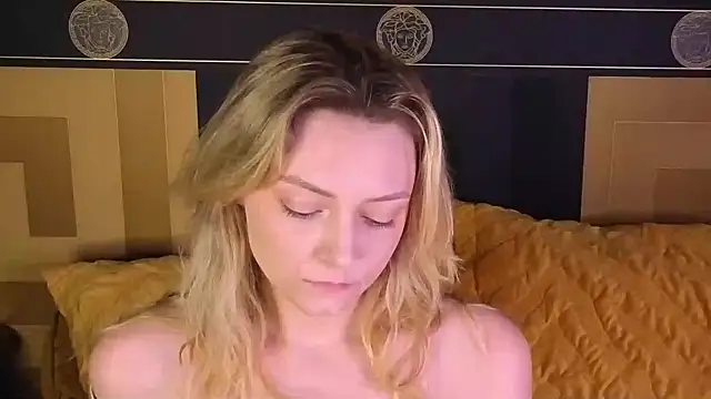 CindyFors online show from November 5, 2025, 9:48 pm