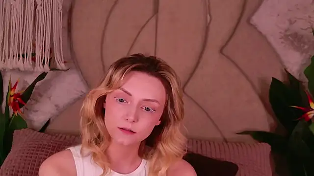 CindyFors online show from November 6, 2025, 8:54 pm