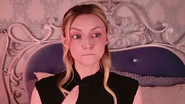 CindyFors online show from November 7, 2025, 9:04 pm