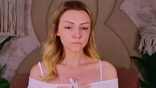 CindyFors online show from December 2, 2025, 10:27 pm