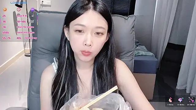 NiNi-baby520 online show from October 19, 2025, 7:20 am