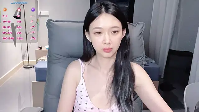 NiNi-baby520 online show from November 2, 2025, 7:33 am