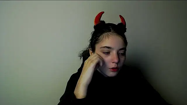 Sun Shine   online show from October 14, 2025, 9:26 pm