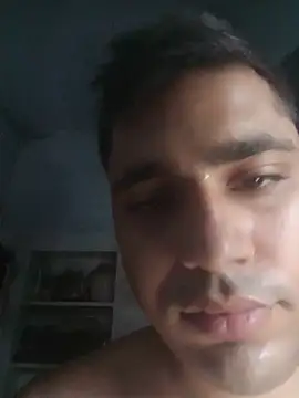 Snapshot of Desirock001 chatting on July 15, 2026, 2:17 am Desirock001 online show from July 15, 2026, 2:17 am