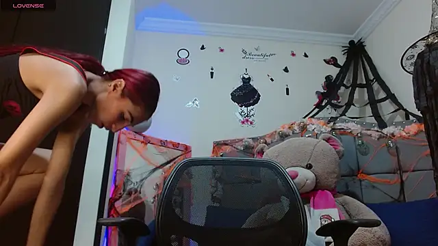 Kitty Slim online show from October 23, 2025, 1:32 pm