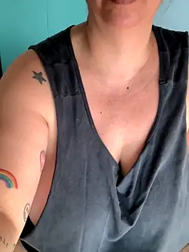 Snapshot of LupeLok chatting on September 18, 2025, 4:53 pm LupeLok online show from September 18, 2025, 4:53 pm