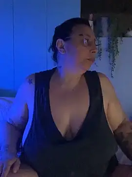 Snapshot of LupeLok chatting on September 19, 2025, 5:46 pm LupeLok online show from September 19, 2025, 5:46 pm