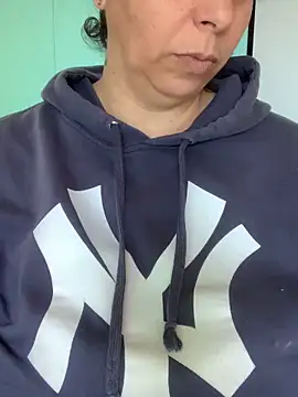 Snapshot of LupeLok chatting on October 7, 2025, 3:53 pm LupeLok online show from October 7, 2025, 3:53 pm