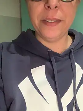 Snapshot of LupeLok chatting on October 8, 2025, 3:59 am LupeLok online show from October 8, 2025, 3:59 am