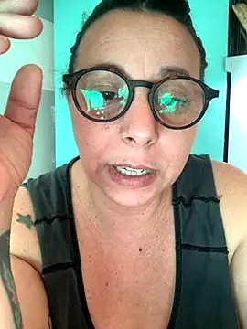 Snapshot of LupeLok chatting on October 8, 2025, 7:00 pm LupeLok online show from October 8, 2025, 7:00 pm