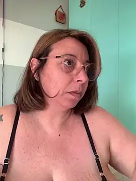 Snapshot of LupeLok chatting on October 28, 2025, 4:53 pm LupeLok online show from October 28, 2025, 4:53 pm