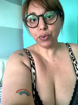 Snapshot of LupeLok chatting on November 4, 2025, 5:12 pm LupeLok online show from November 4, 2025, 5:12 pm