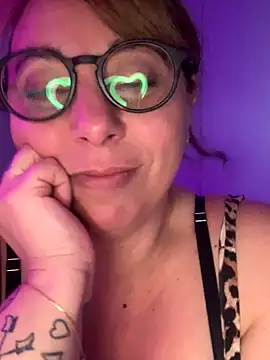 Snapshot of LupeLok chatting on November 5, 2025, 5:18 am LupeLok online show from November 5, 2025, 5:18 am