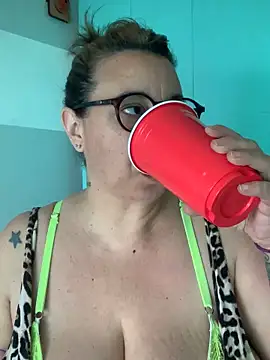 Snapshot of LupeLok chatting on November 6, 2025, 5:25 pm LupeLok online show from November 6, 2025, 5:25 pm