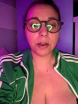 Snapshot of LupeLok chatting on November 8, 2025, 4:34 am LupeLok online show from November 8, 2025, 4:34 am