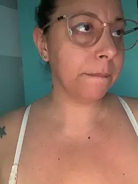 Snapshot of LupeLok chatting on November 14, 2025, 7:56 pm LupeLok online show from November 14, 2025, 7:56 pm