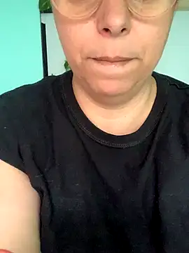 Snapshot of LupeLok chatting on November 29, 2025, 5:16 pm LupeLok online show from November 29, 2025, 5:16 pm