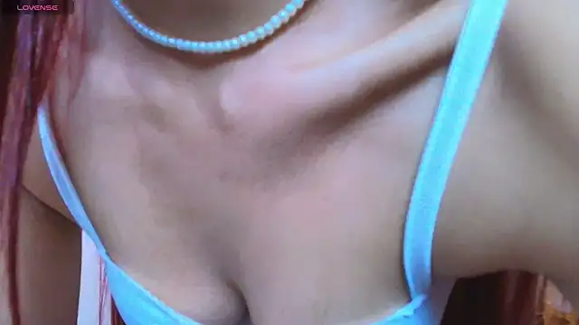 ViolethRosse online show from April 22, 2026, 1:52 am