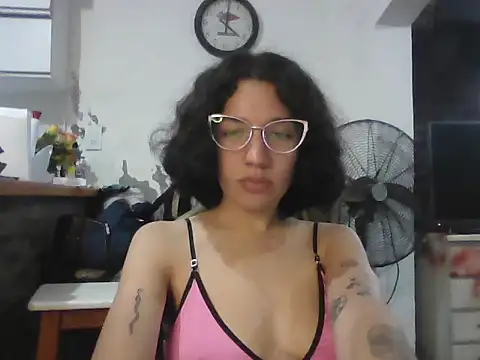 loliporomero online show from October 2, 2025, 1:45 am