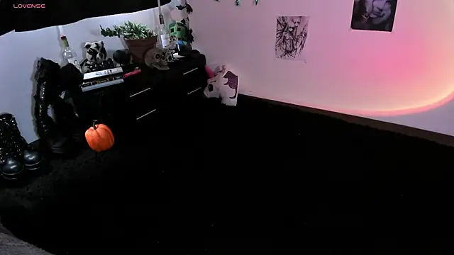 kattusauruss online show from October 6, 2025, 2:14 pm