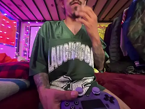 Snapshot of bigdickkane300 chatting on April 12, 2026, 11:43 pm bigdickkane300 online show from April 12, 2026, 11:43 pm