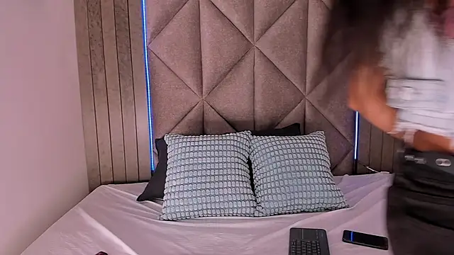 TiffValentinee  online show from September 13, 2025, 7:35 pm